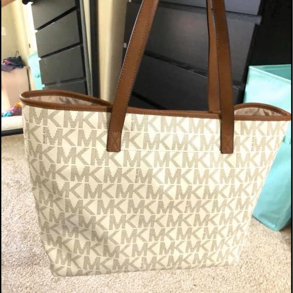 Michael Kors Tote purse - Picture 2 of 6